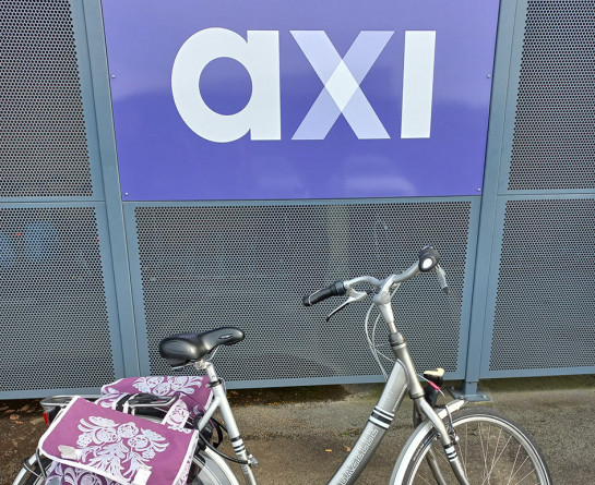 AXI fietst naar het werk 2023